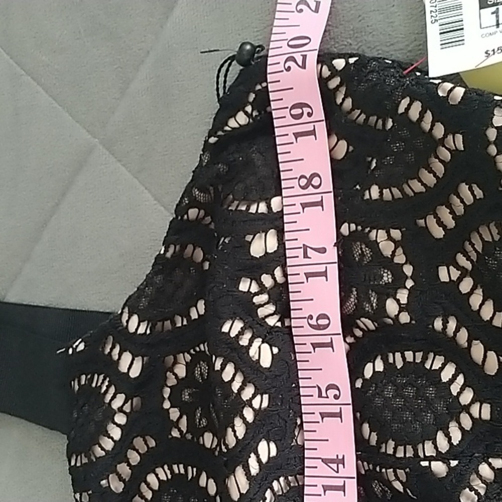 Adrianna Papell Black Lace Sheath Cocktail Dress With Neutral Lining. 14 - Picture 14 of 14